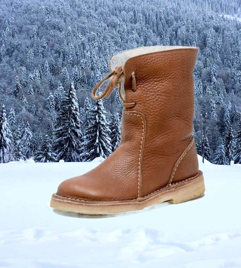 Damesboots van nubuckleer met wollen voering en vetersluiting