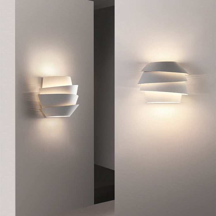 Scandinavische wandlamp met dubbele lichtpunten