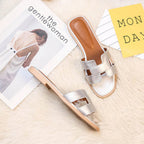 En modieuze slippers