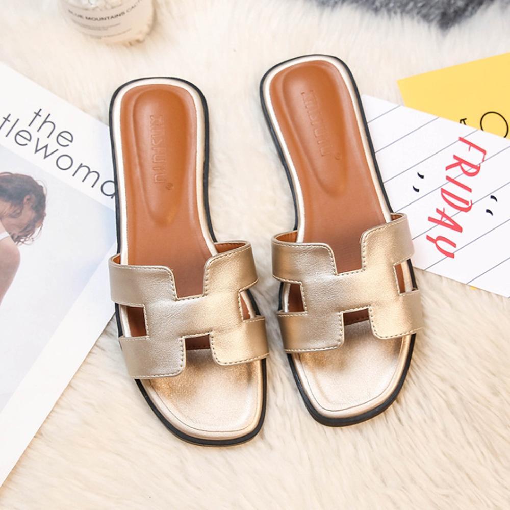 En modieuze slippers