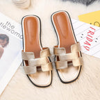 En modieuze slippers