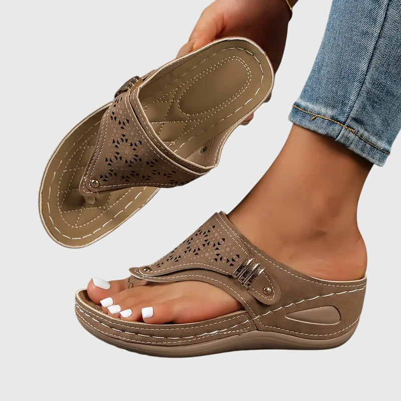 Instapsandalen met sleehak