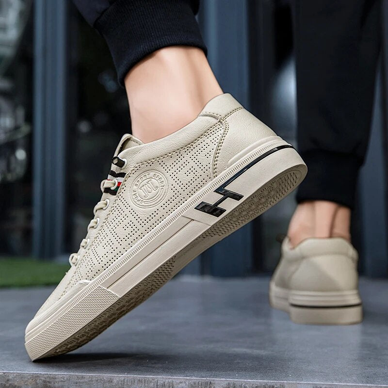 Heren sneaker van geperforeerd leer met lichtgewicht constructie