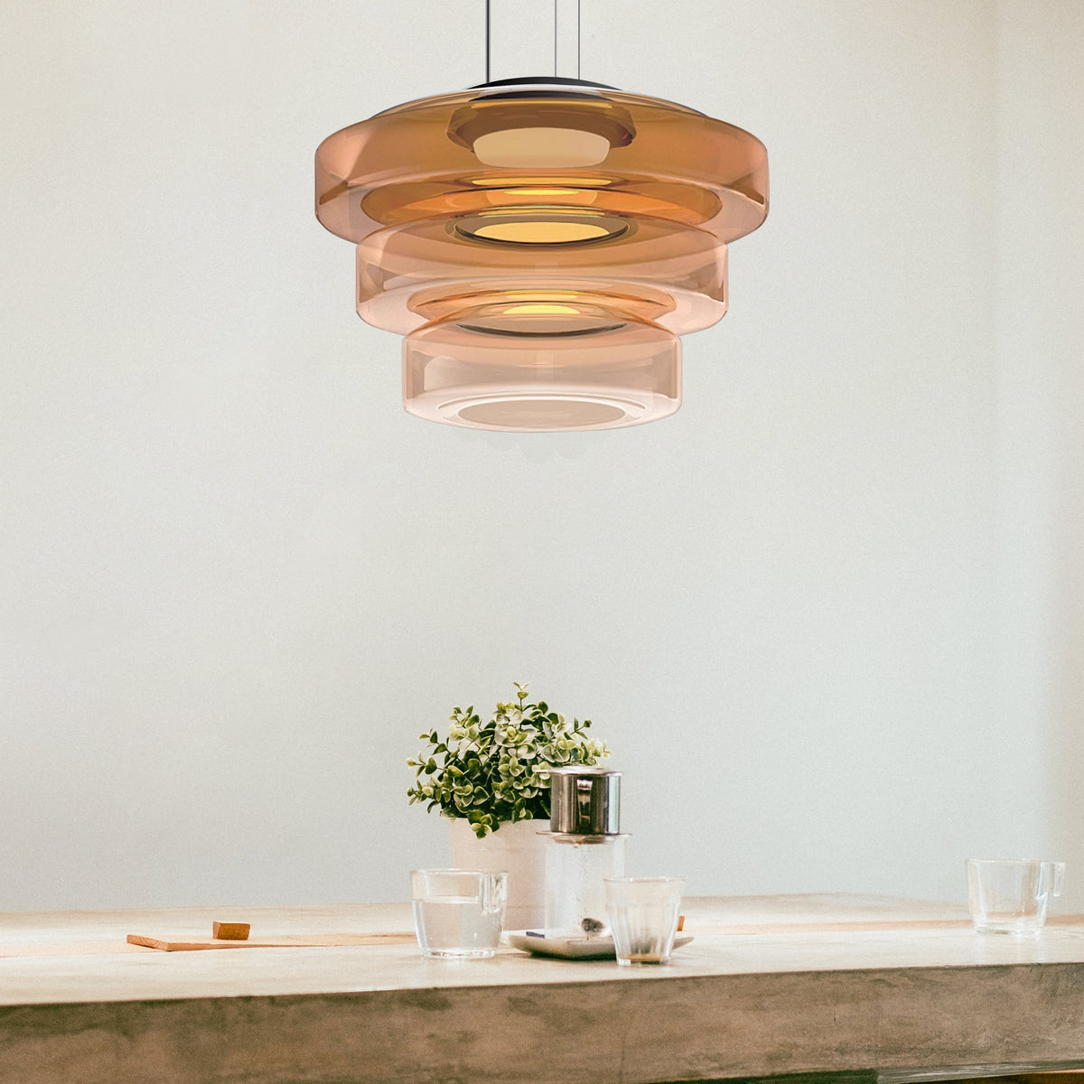 Glazen hanglamp in bauhaus stijl