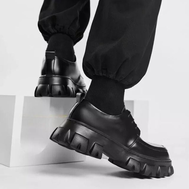Derbyschoenen met dikke zool