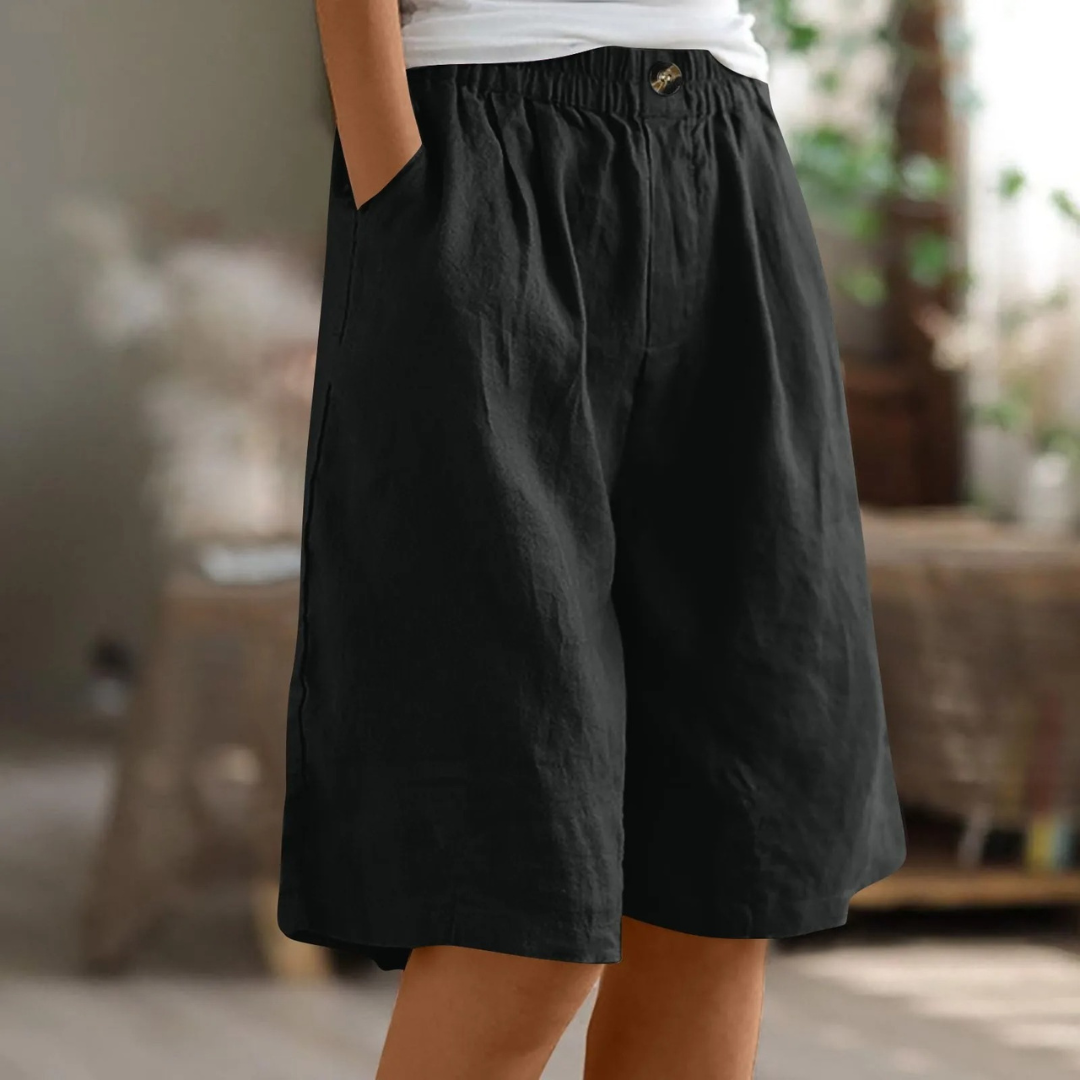 Akua | Damesshort met wijde pijpen, zakken en elastische taille