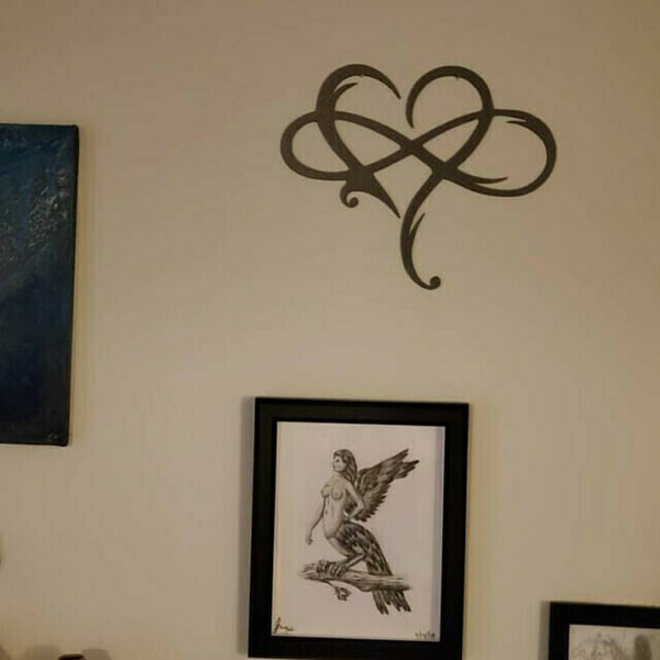 IJzeren wanddecoratie met oneindig hart