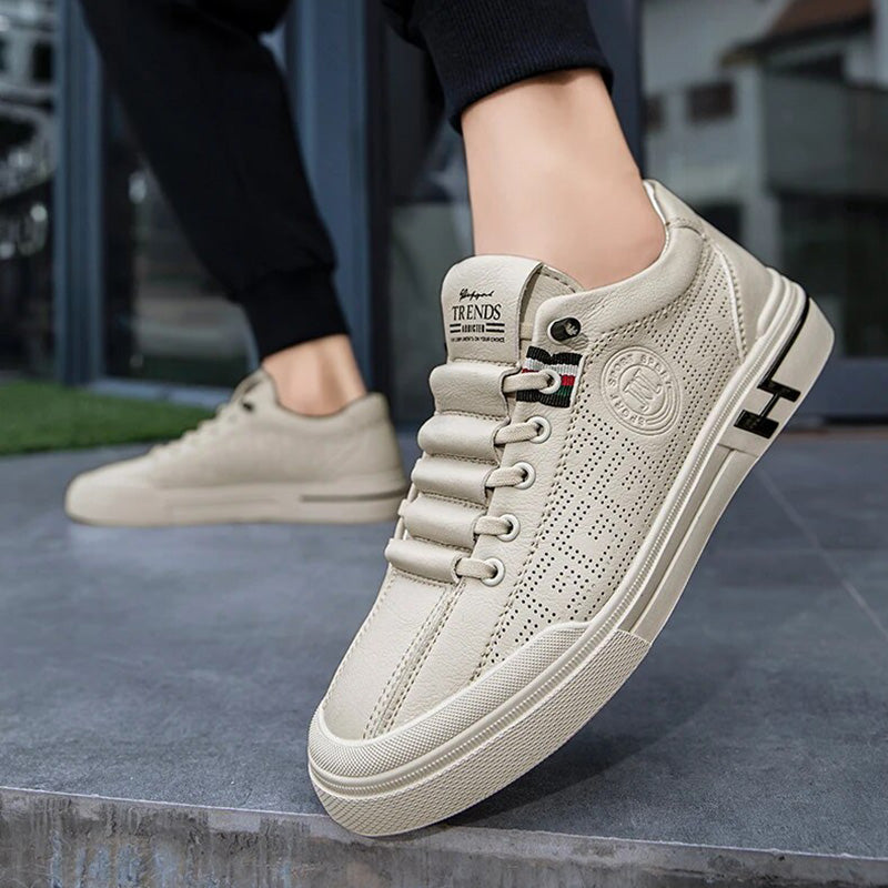 Heren sneaker van geperforeerd leer met lichtgewicht constructie