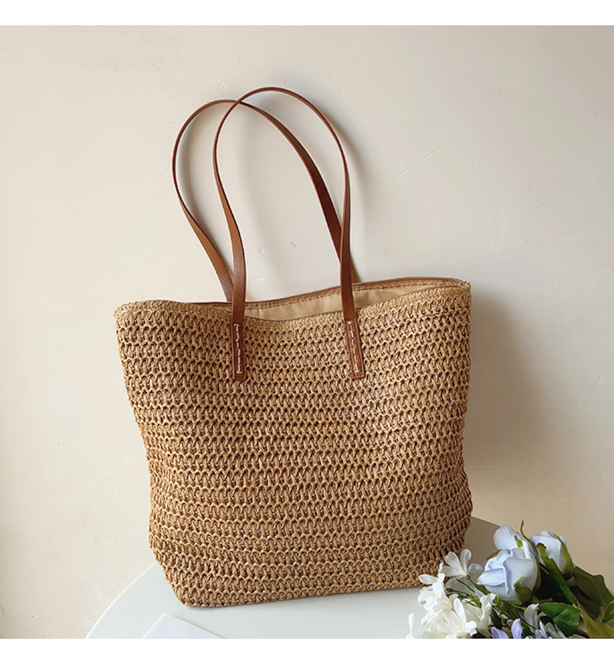 Riet geweven tas met leren banden