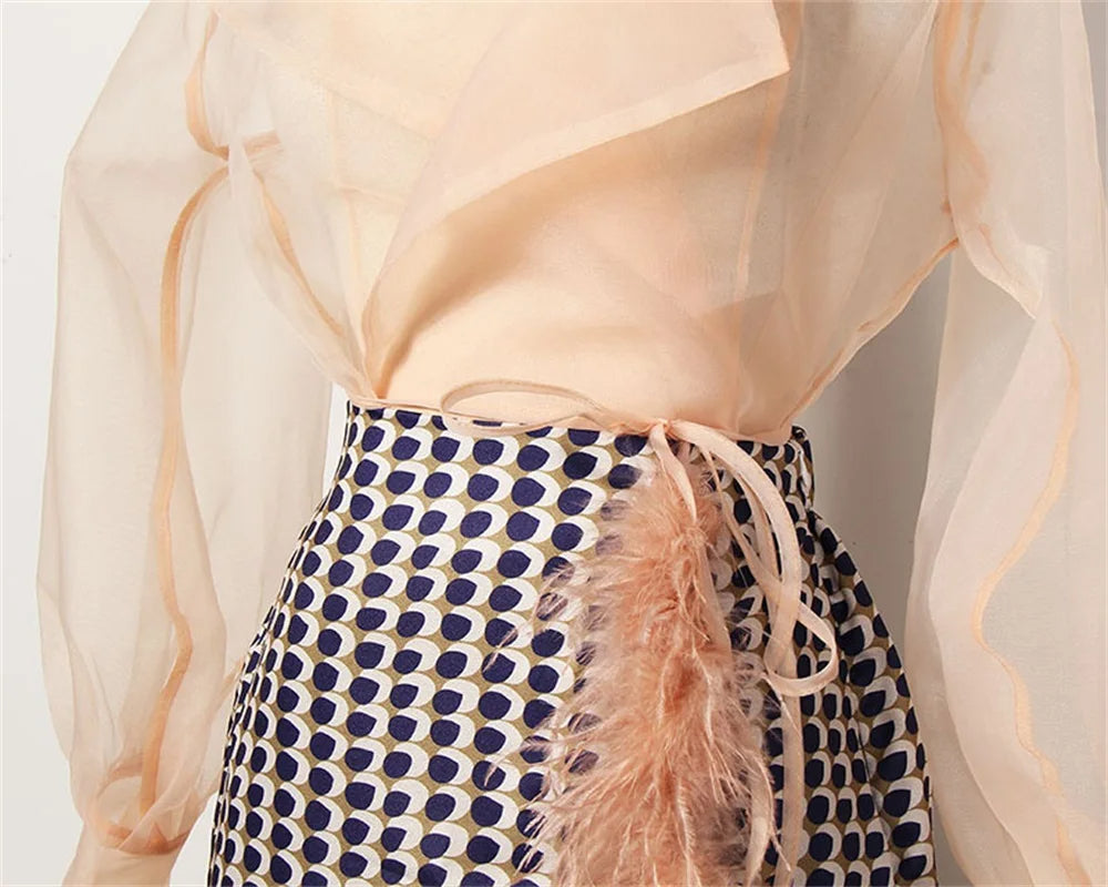 Tweedelige chiffon zomerset met riem en rok