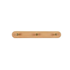 Wandkapstok van hout met messing haken