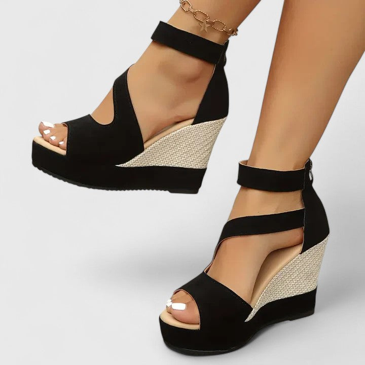 Sandalen met lichte sleehak en elastische bandjes