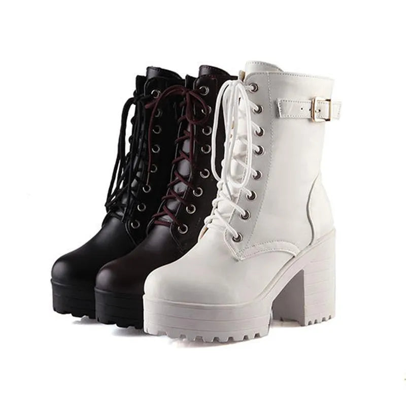 Stoere veterschoenen met gesp en profielzool