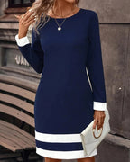 Donkerblauwe jurk met klassieke silhouette