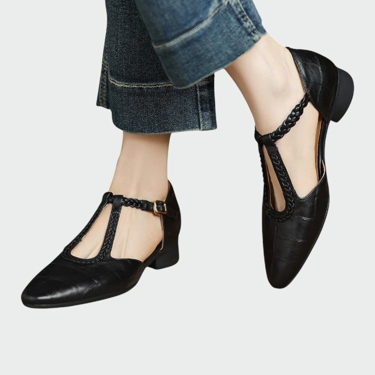 Mary Janes met spitse neus en T-bandje