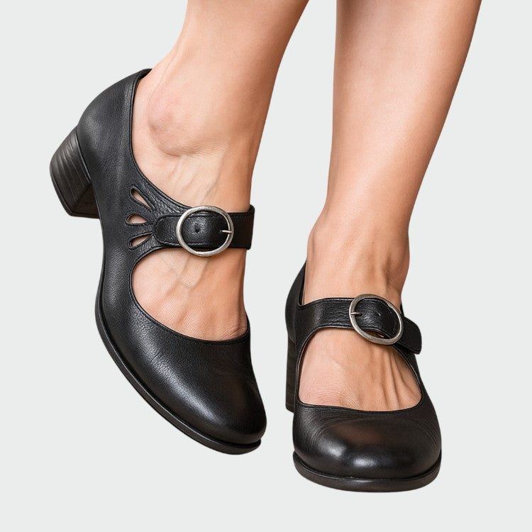 Mary Jane-schoenen met verstelbare gesp en uitsparingen