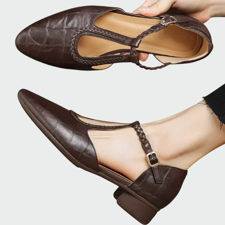 Mary Janes met spitse neus en T-bandje