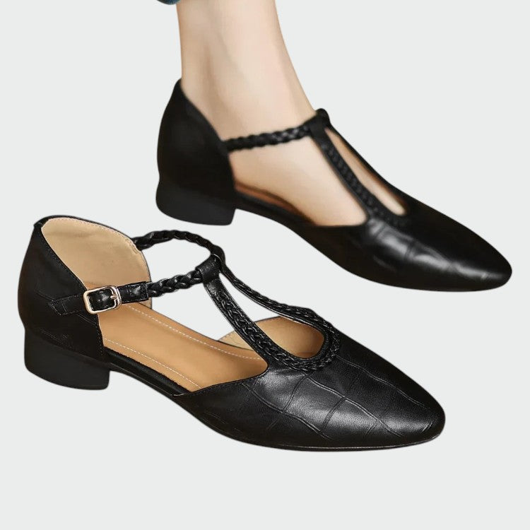 Mary Janes met spitse neus en T-bandje