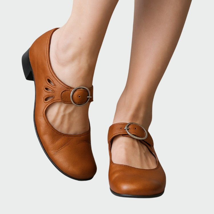 Mary Jane-schoenen met verstelbare gesp en uitsparingen