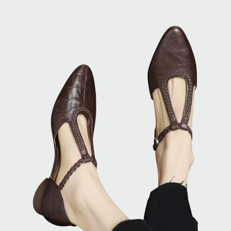 Mary Janes met spitse neus en T-bandje