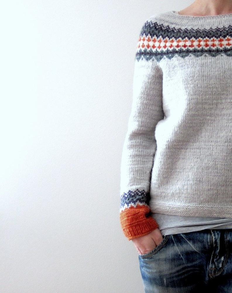 Scandinavische trendy trui met levendig patroon