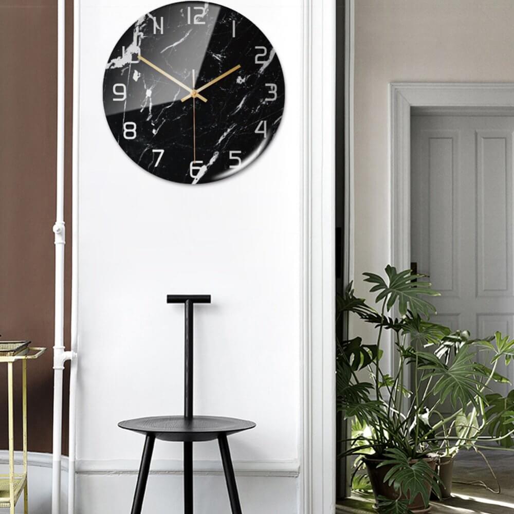 Wandklok met marmeren textuur