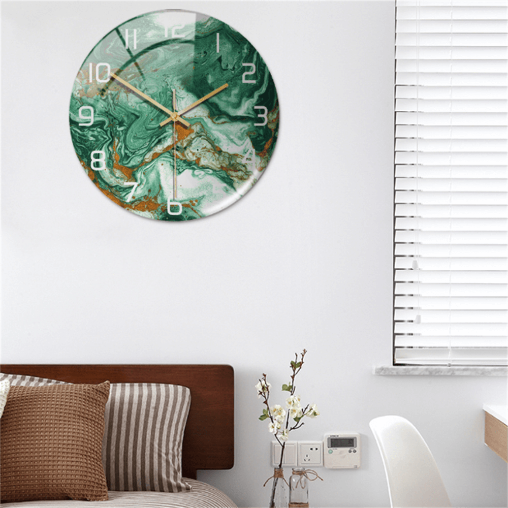 Wandklok met marmeren textuur