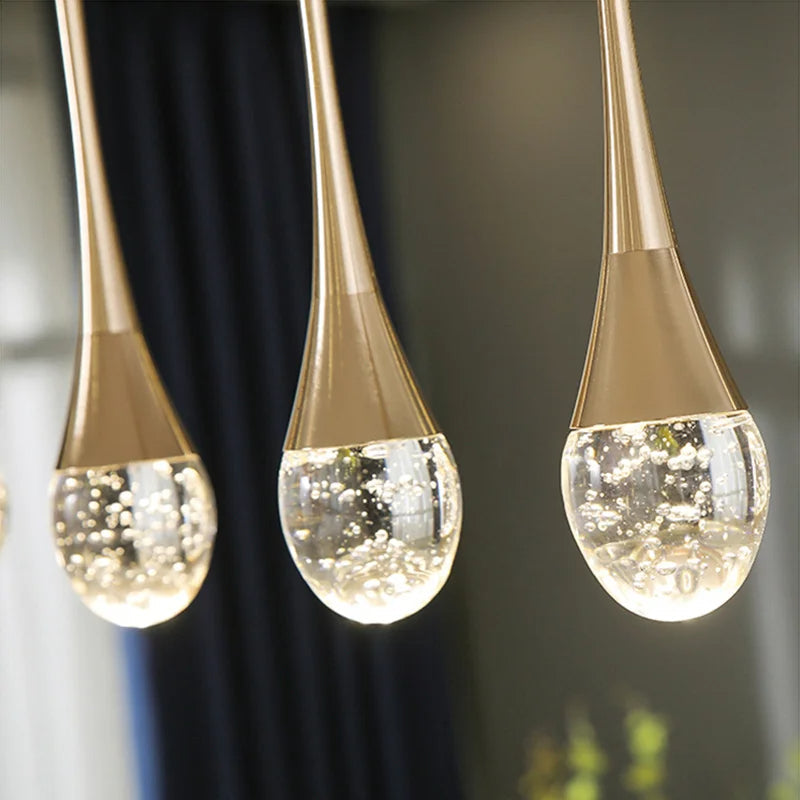 Glazen hanglamp met warme lichtgloed