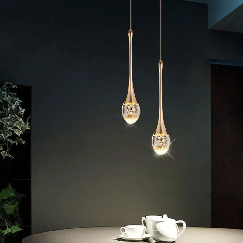 Glazen hanglamp met warme lichtgloed