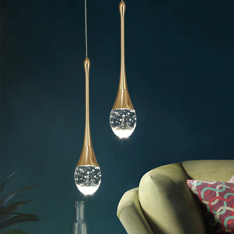 Glazen hanglamp met warme lichtgloed