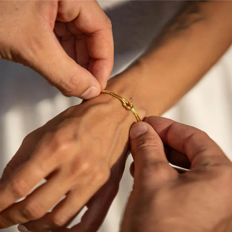Minimalistische knoop armband