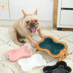 Keramische honden voerbak met houten verhoging