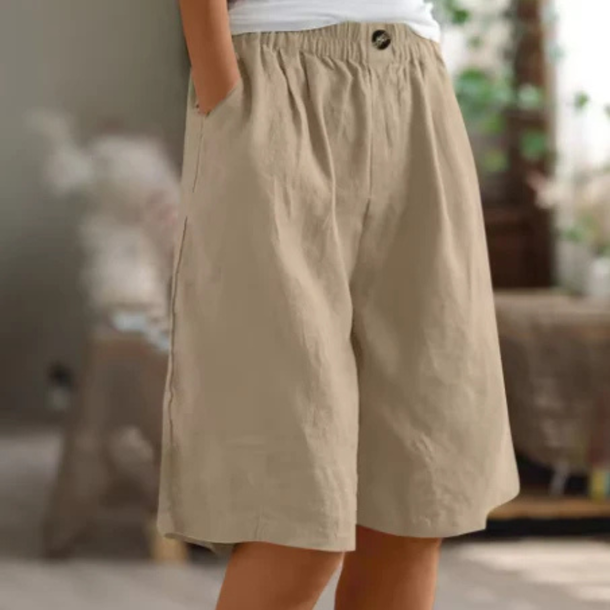 Akua | Damesshort met wijde pijpen, zakken en elastische taille
