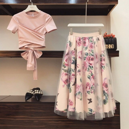 Outfit met mesh en bloemenmotief