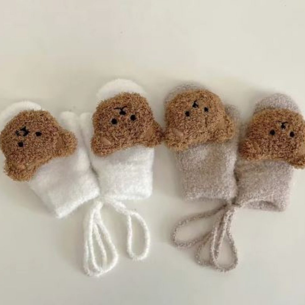 Kinder wantjes met berengezicht