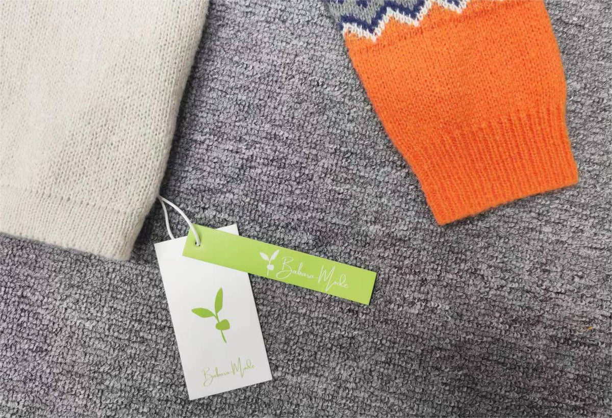Scandinavische trendy trui met levendig patroon