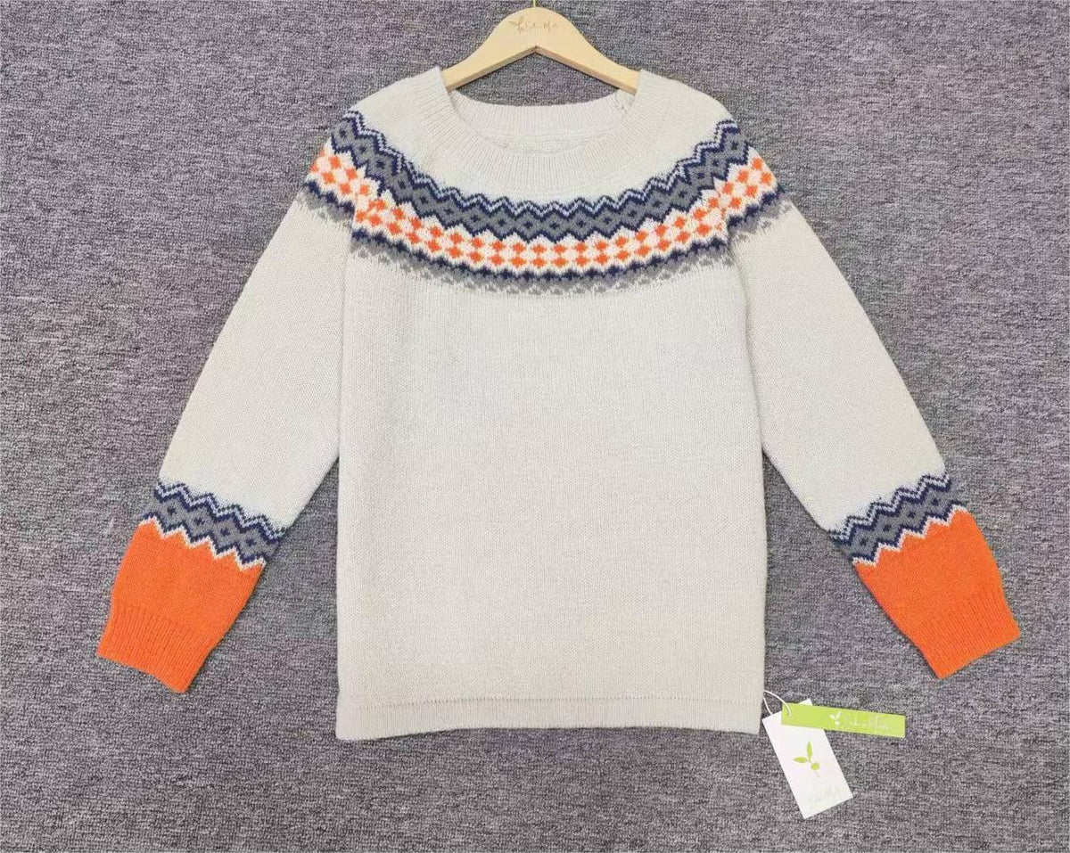 Scandinavische trendy trui met levendig patroon