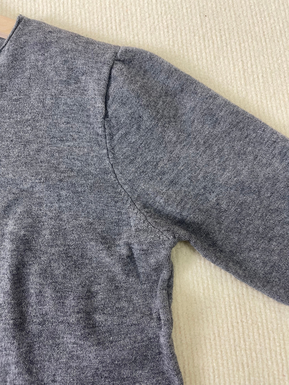 Eenvoudige effen longsleeve trui