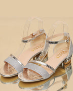 Sandalen met lage hak en gesp
