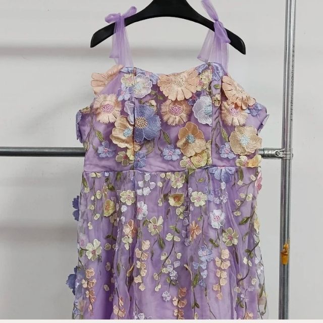 Tulle cocktailjurk met bloemenapplicaties