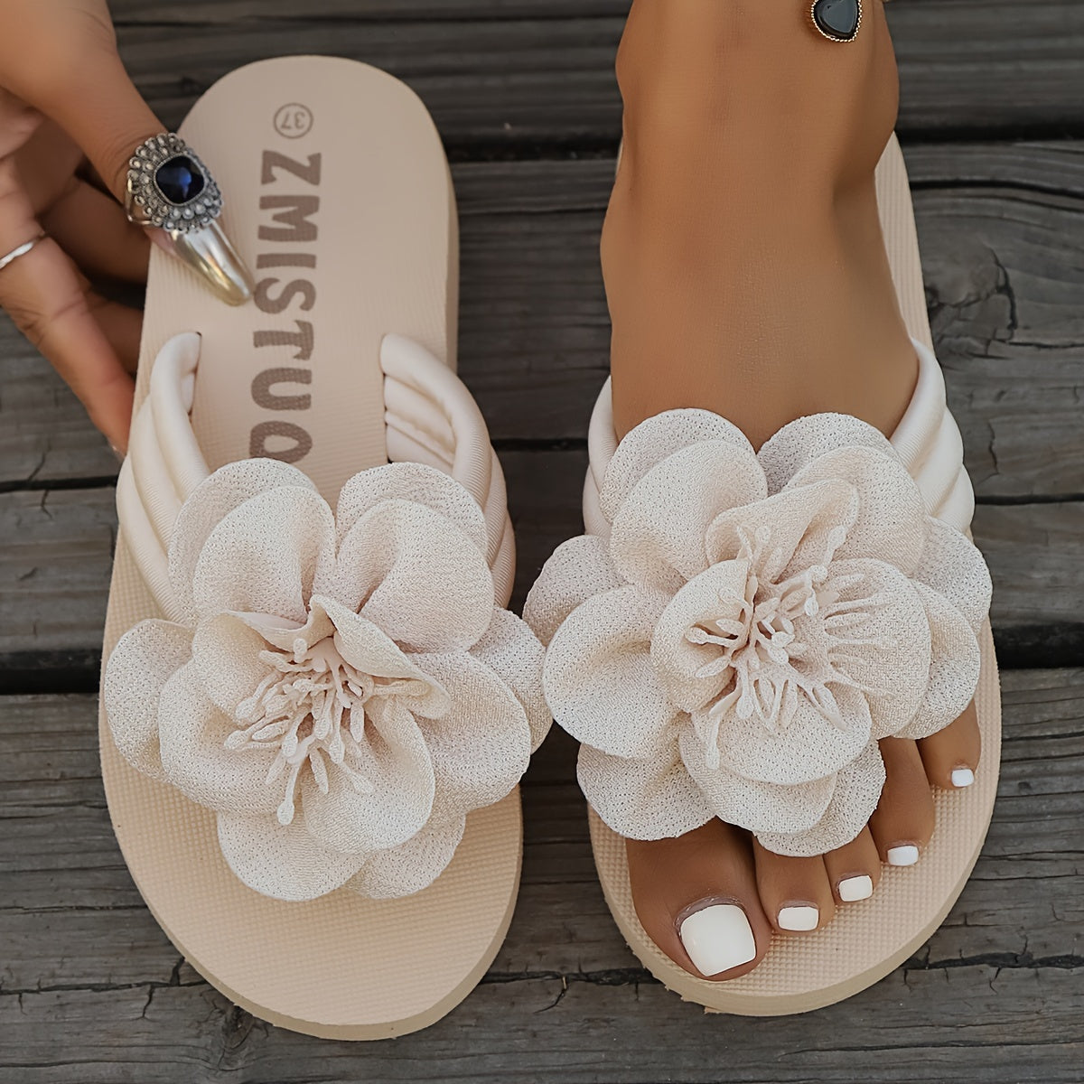 Dames slippers met bloemdetaillering voor de zomer