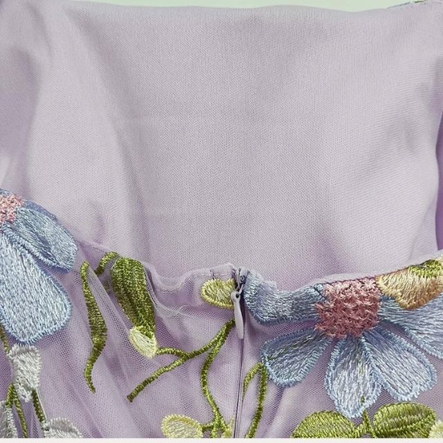 Tulle cocktailjurk met bloemenapplicaties