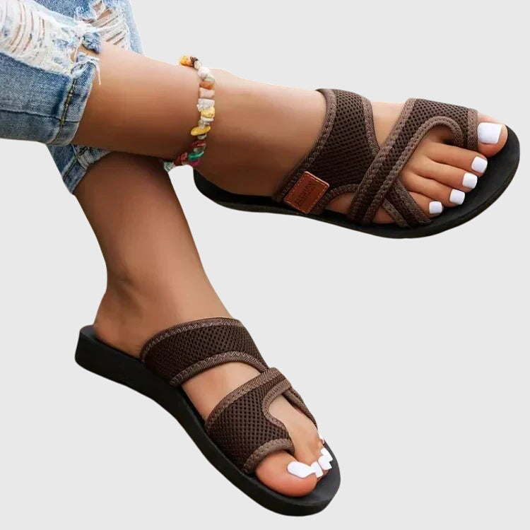 Sandalen met elastische bandjes en gevormd voetbed