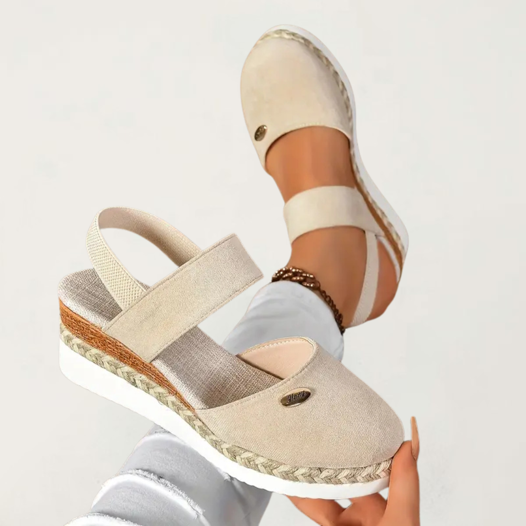 Sandalen met sleehak en verstelbare band