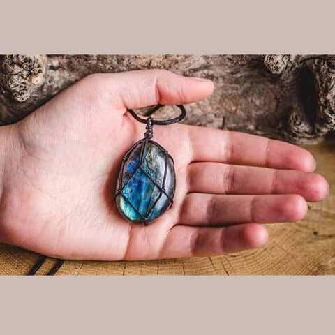 Mystieke labradoriet drakenhart ketting