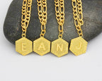 Letter charm enkelbandje