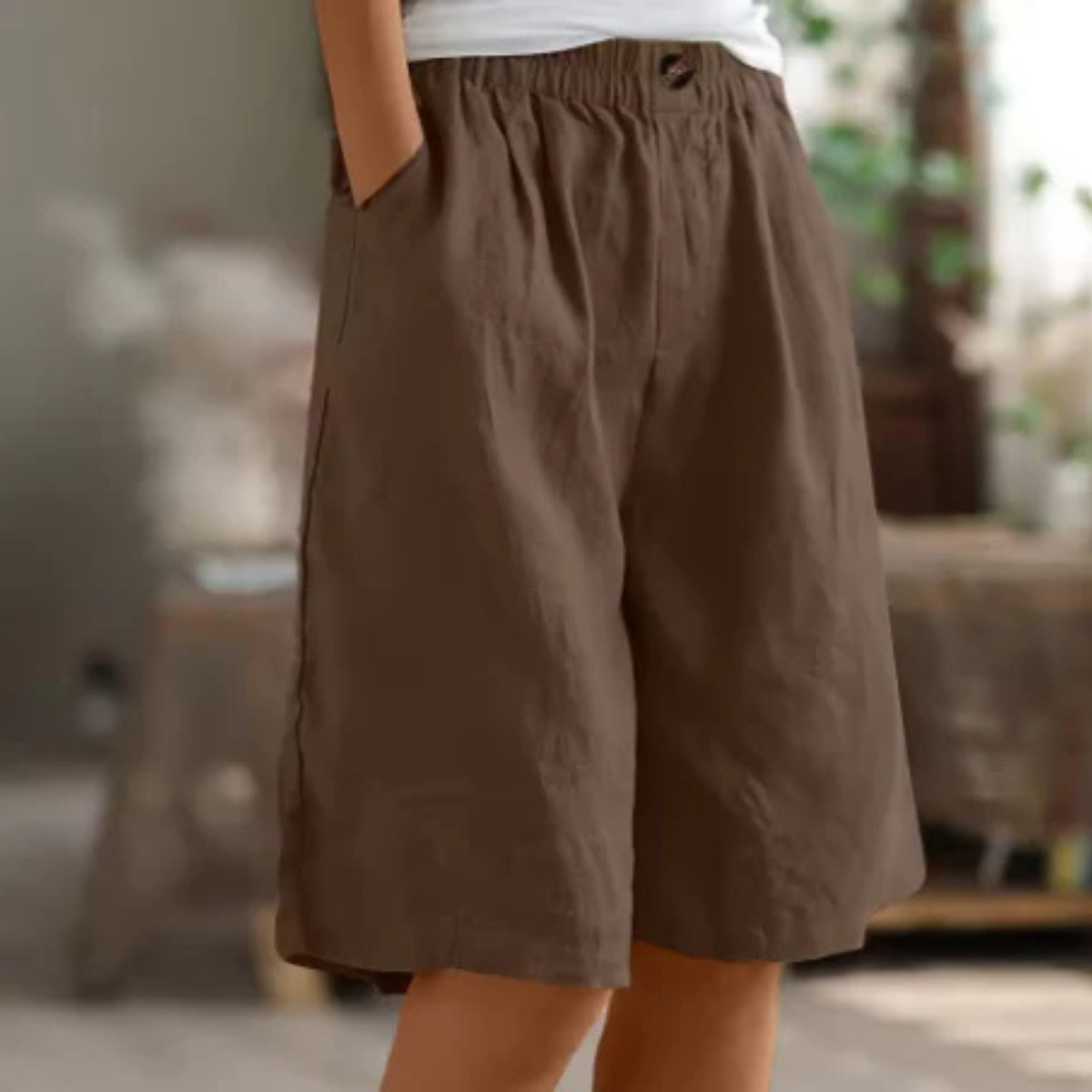 Akua | Damesshort met wijde pijpen, zakken en elastische taille