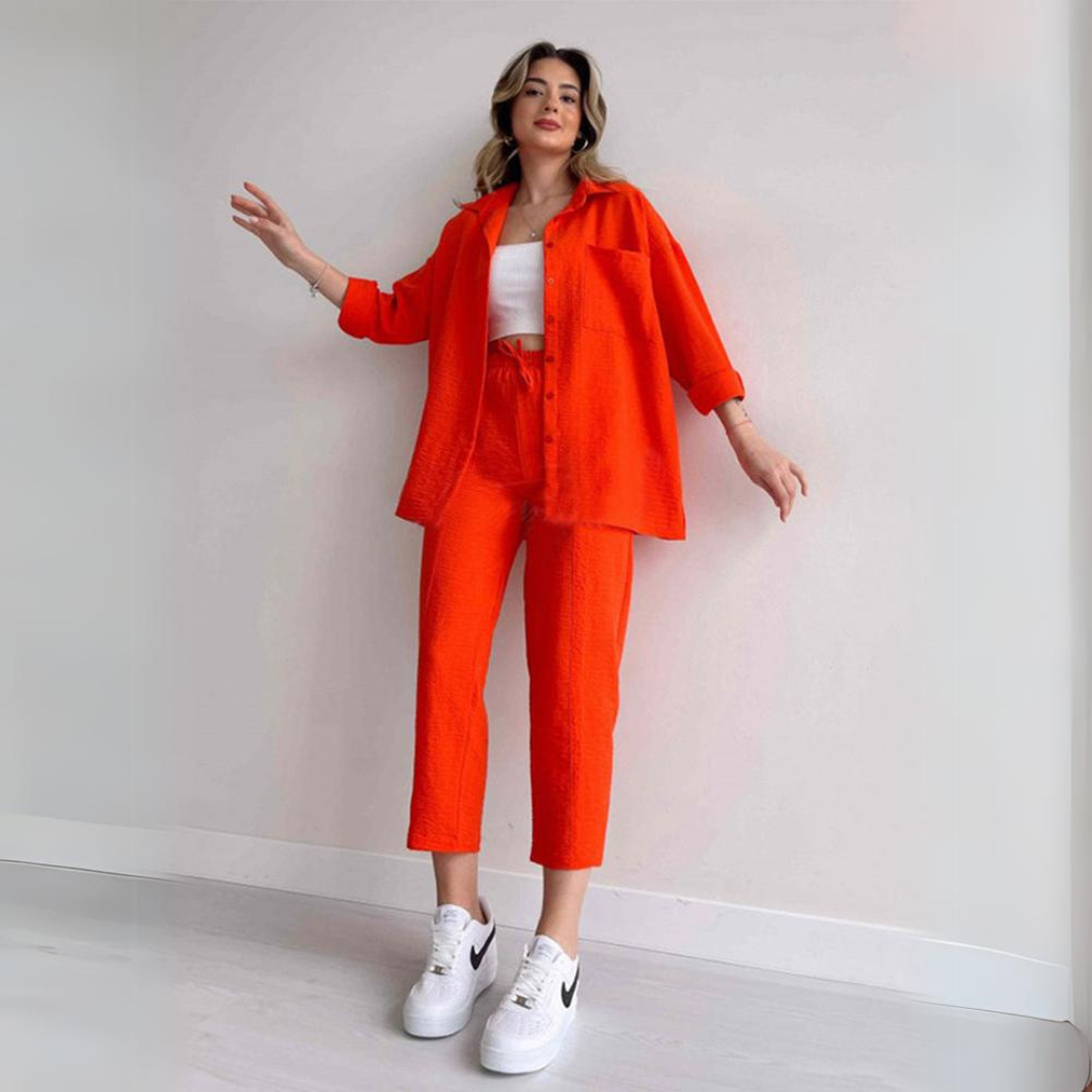 Lichte tweedelige linnen dames set