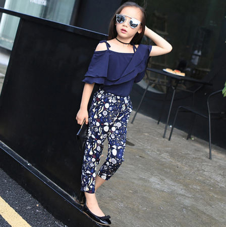 Meisjesoutfit in marinestijl
