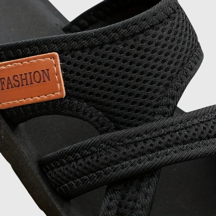 Sandalen met elastische bandjes en gevormd voetbed